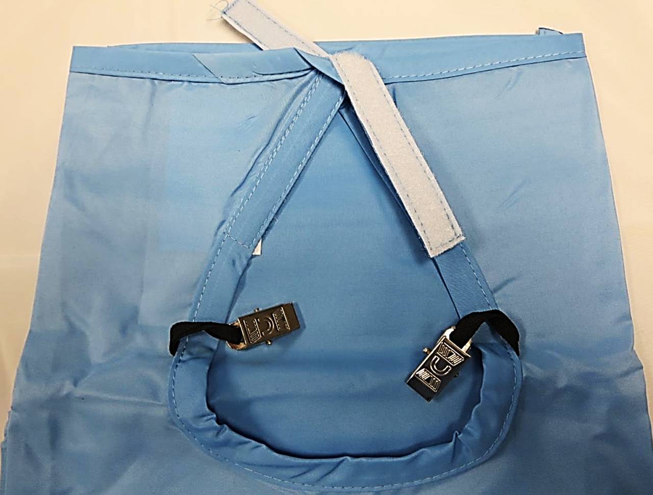 ValuBran Polyester Patient Barrier Apron Bibs w/ Attached Alligator Clips & Velcro Neck Closure (100ct) *